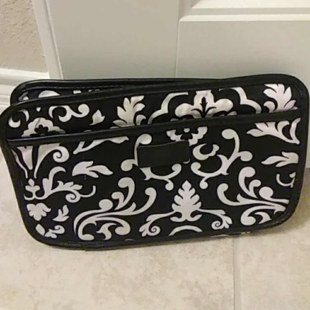 Thirty-one (31 gifts) black white clutch